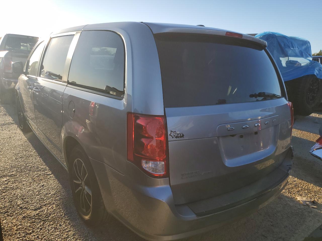 2018 Dodge Caravan - Image 2