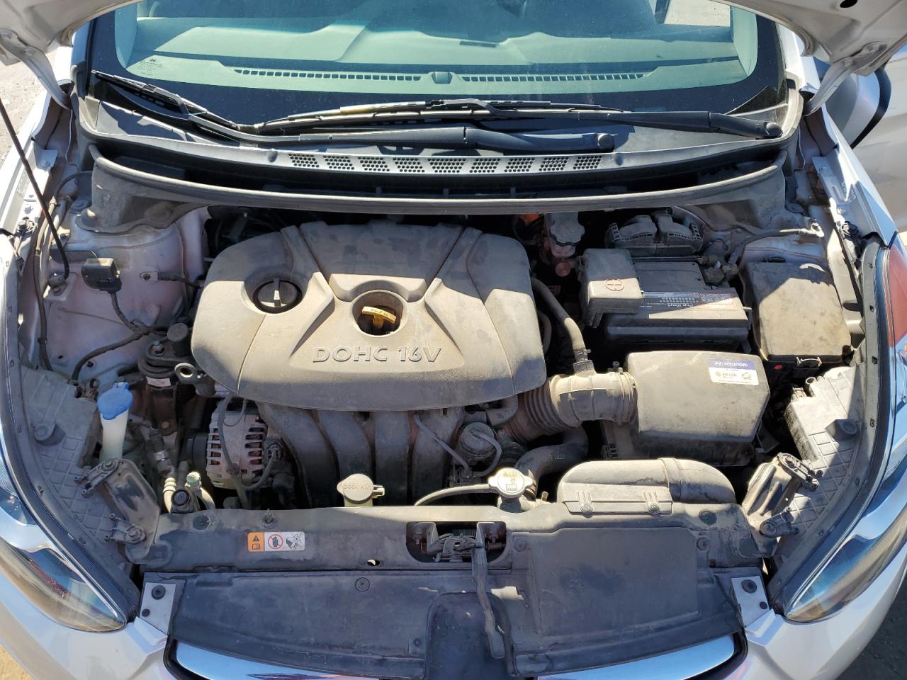 2012 Hyundai Elantra - Image 11