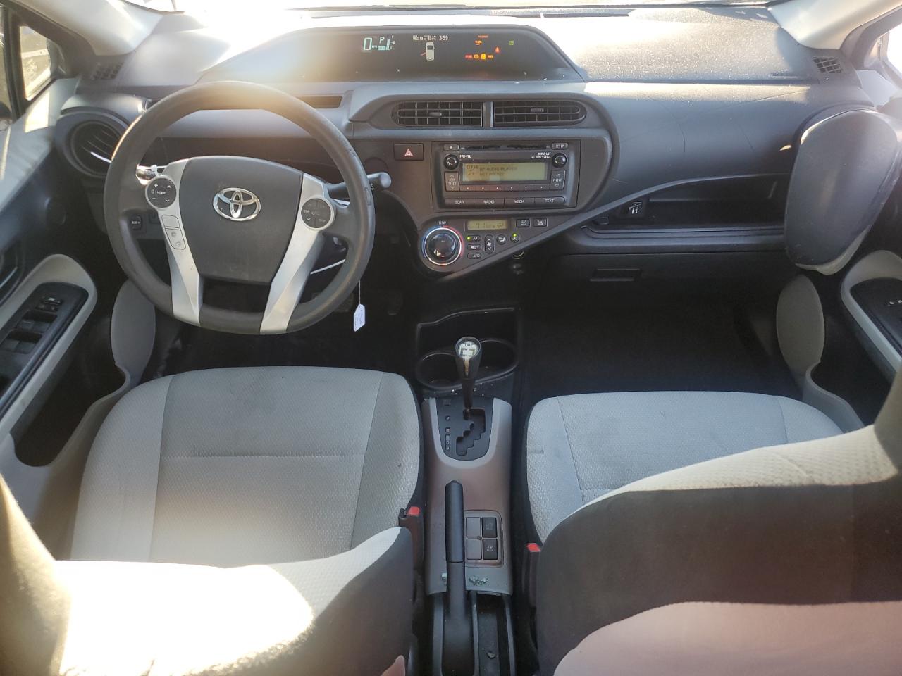 2014 Toyota Prius - Image 8