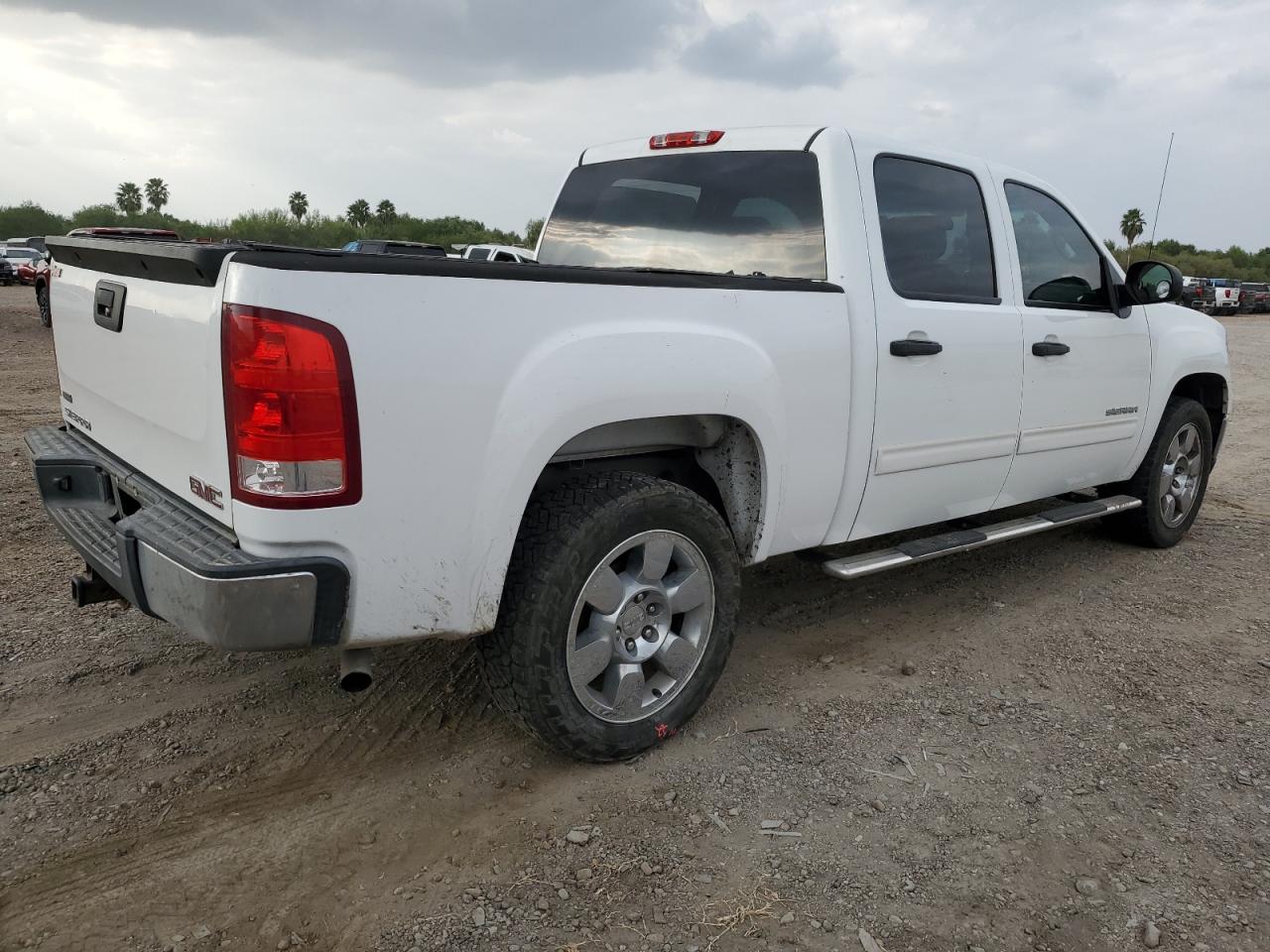 2011 GMC Sierra - Image 3