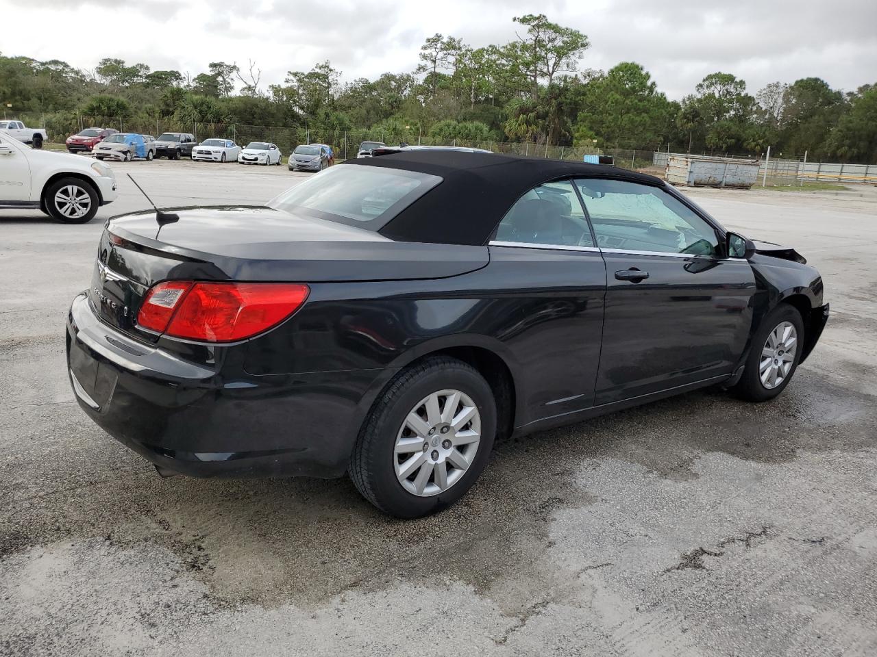 2010 Chrysler Sebring - Image 3