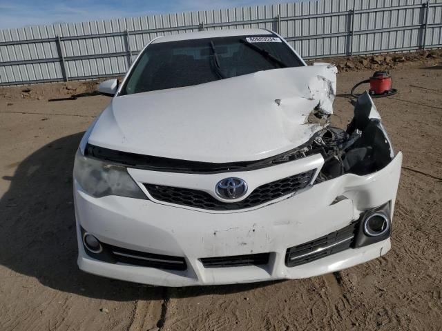 Седаны TOYOTA CAMRY 2014 Белы