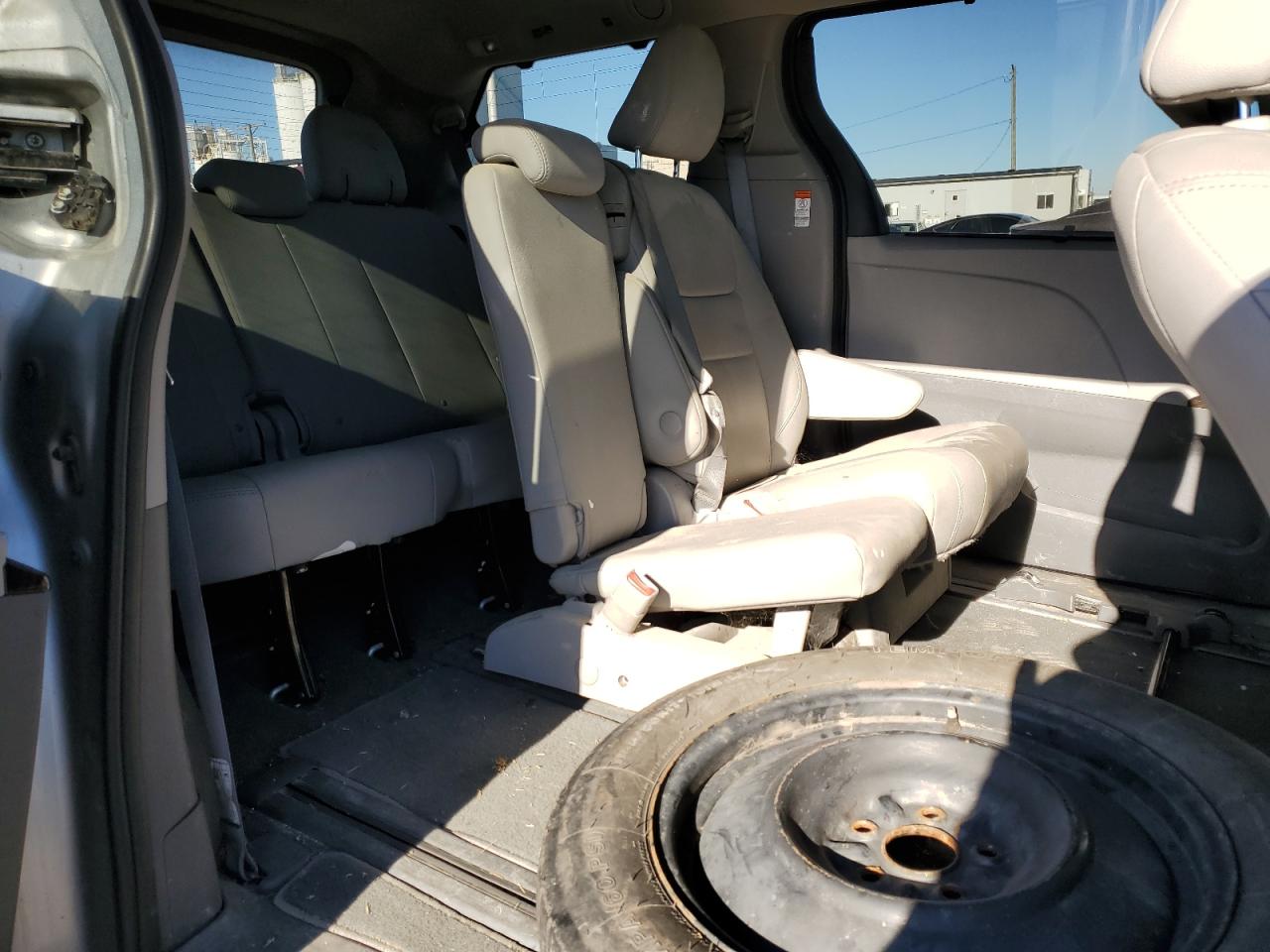 2020 Toyota Sienna - Image 11