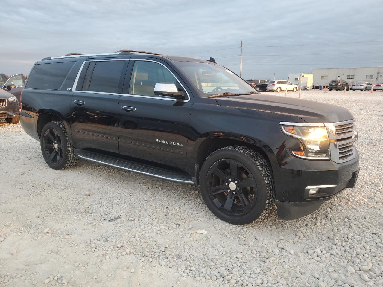 2016 Chevrolet Suburban - Image 4