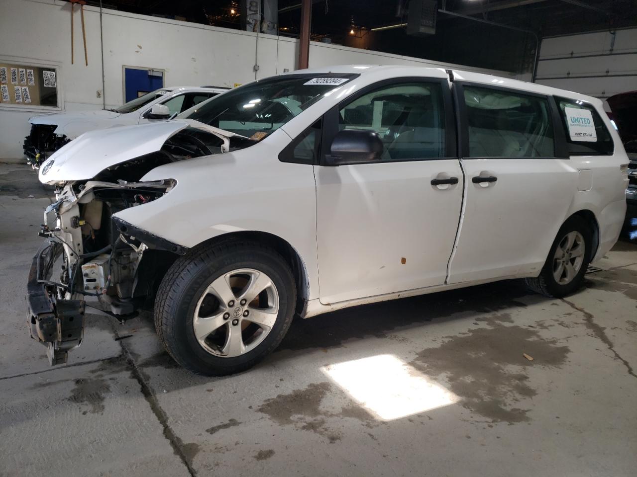 2015 Toyota Sienna - Image 1
