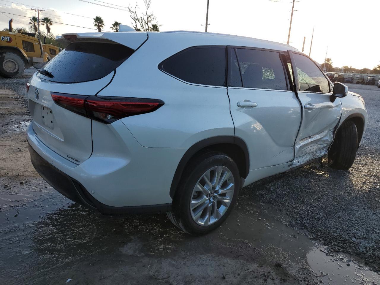 2020 Toyota Highlander - Image 3