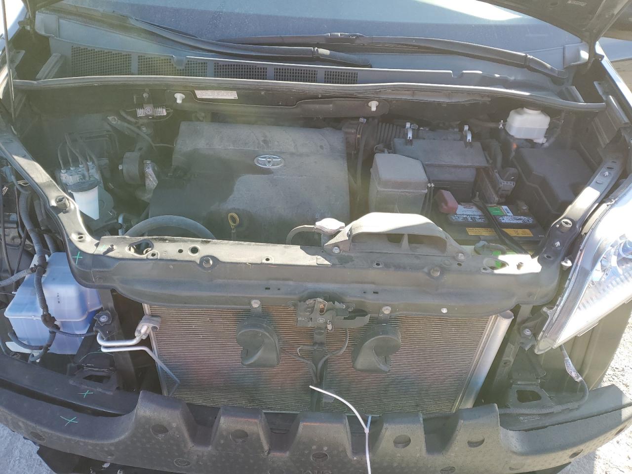 2012 Toyota Sienna - Image 12