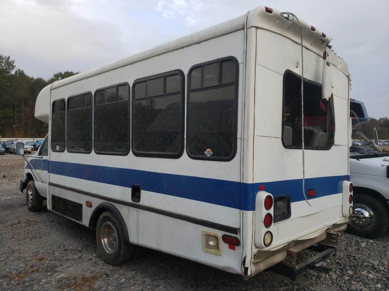 2008 Ford Econoline - Image 2