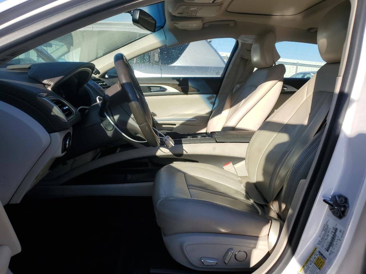 2016 Lincoln MKZ - Image 7