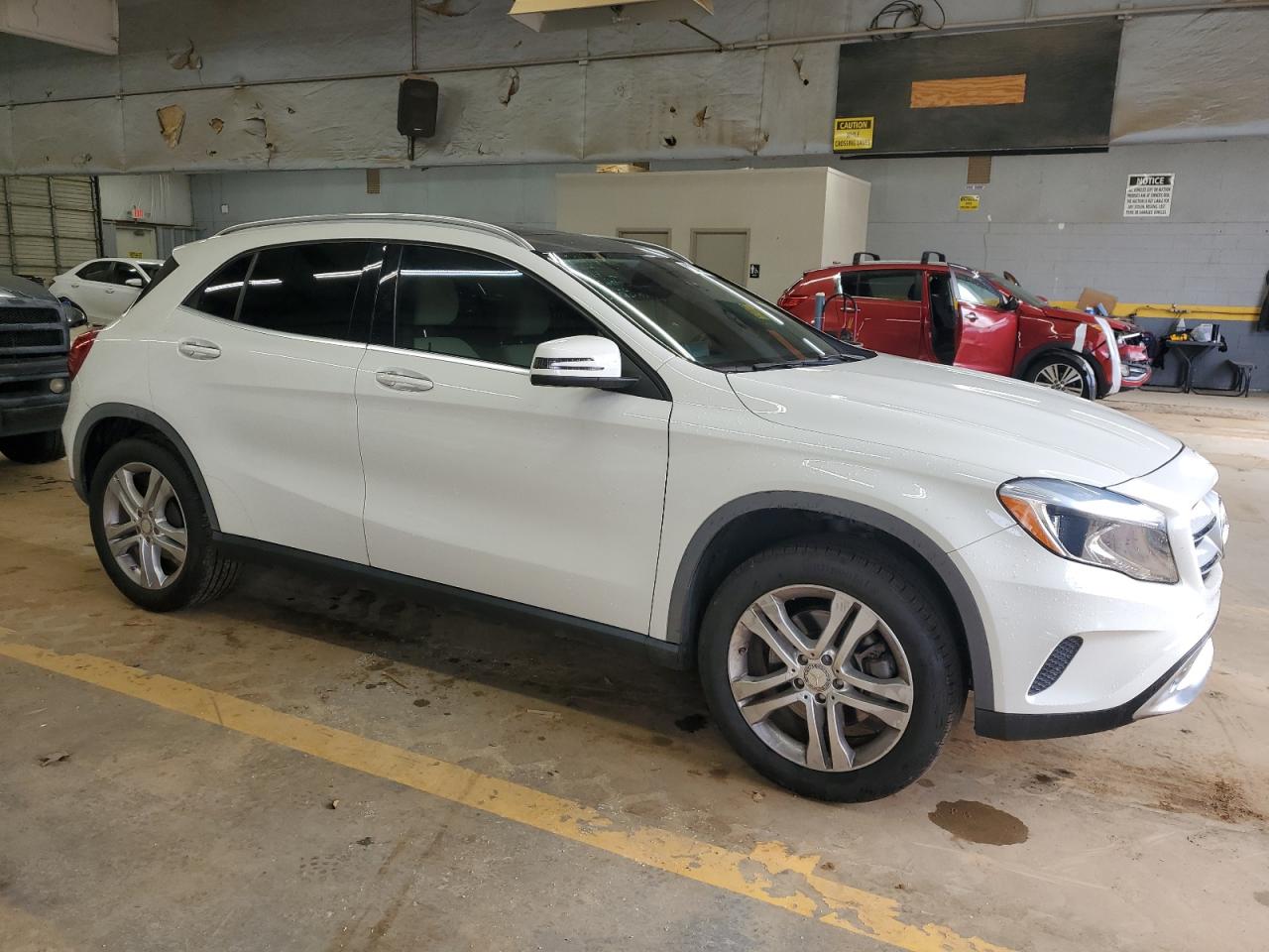 VIN WDCTG4EBXFJ142010 2015 MERCEDES-BENZ GLA-CLASS no.4