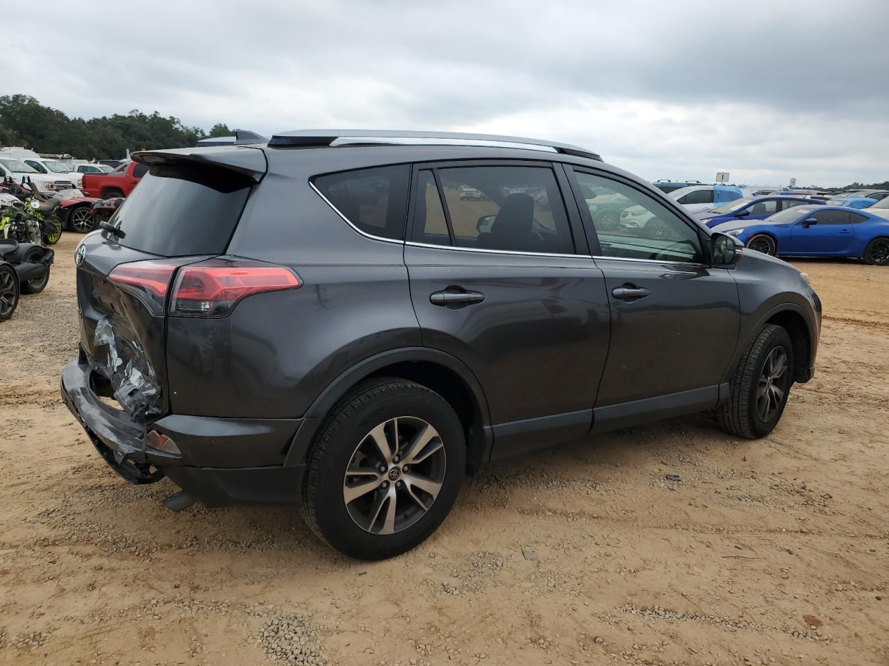 VIN JTMWFREV3HJ137005 2017 TOYOTA RAV4 no.3