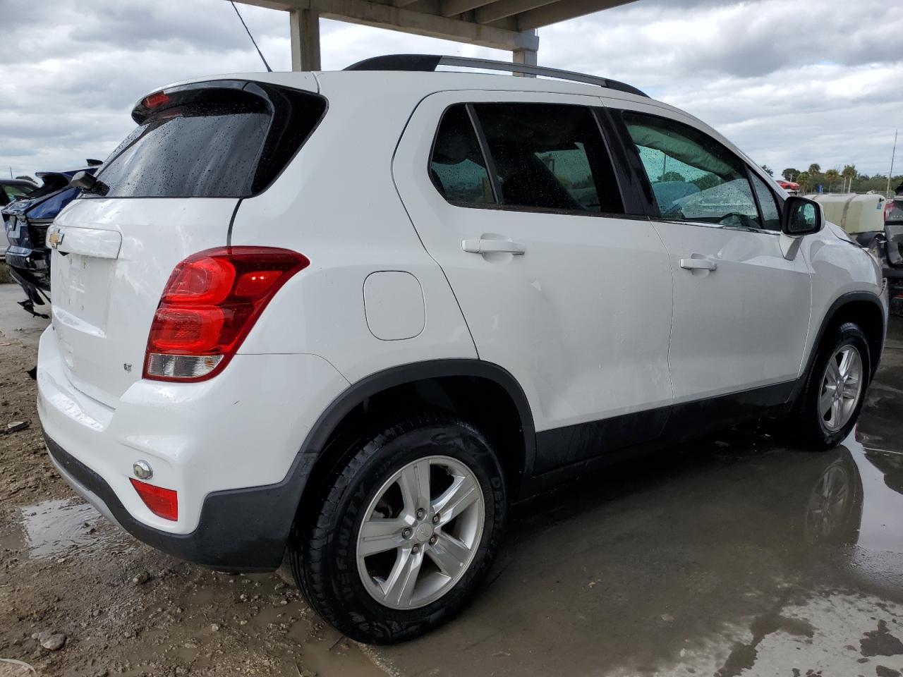 VIN 3GNCJPSB6JL156167 2018 CHEVROLET TRAX no.3