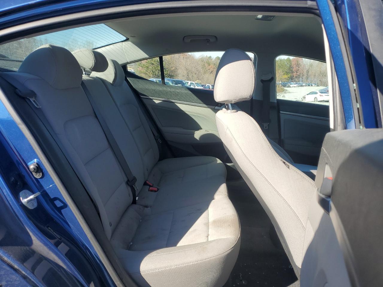 2017 Hyundai Elantra - Image 10