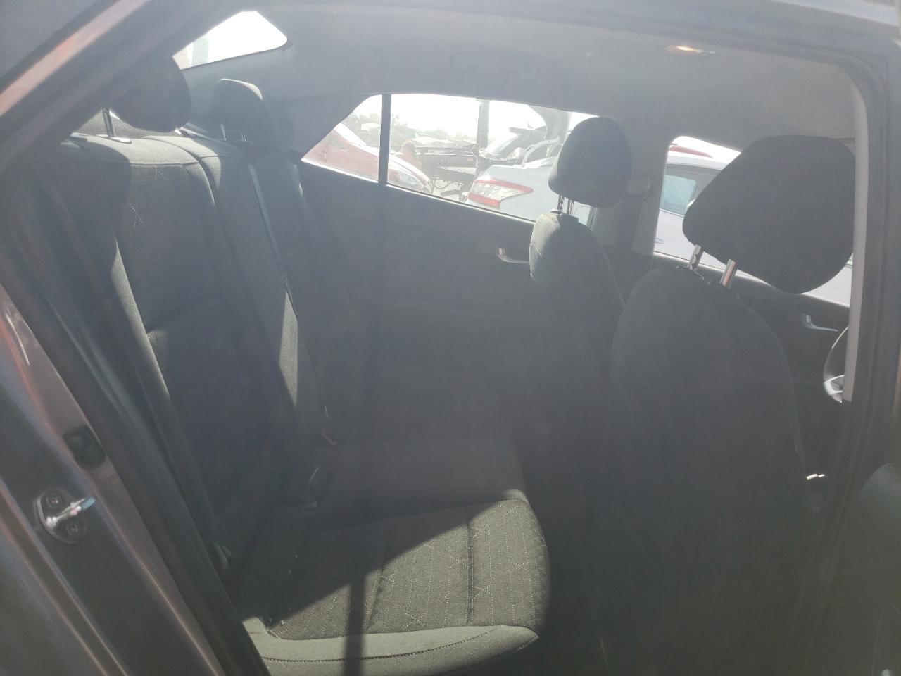 2022 Kia Rio - Image 10