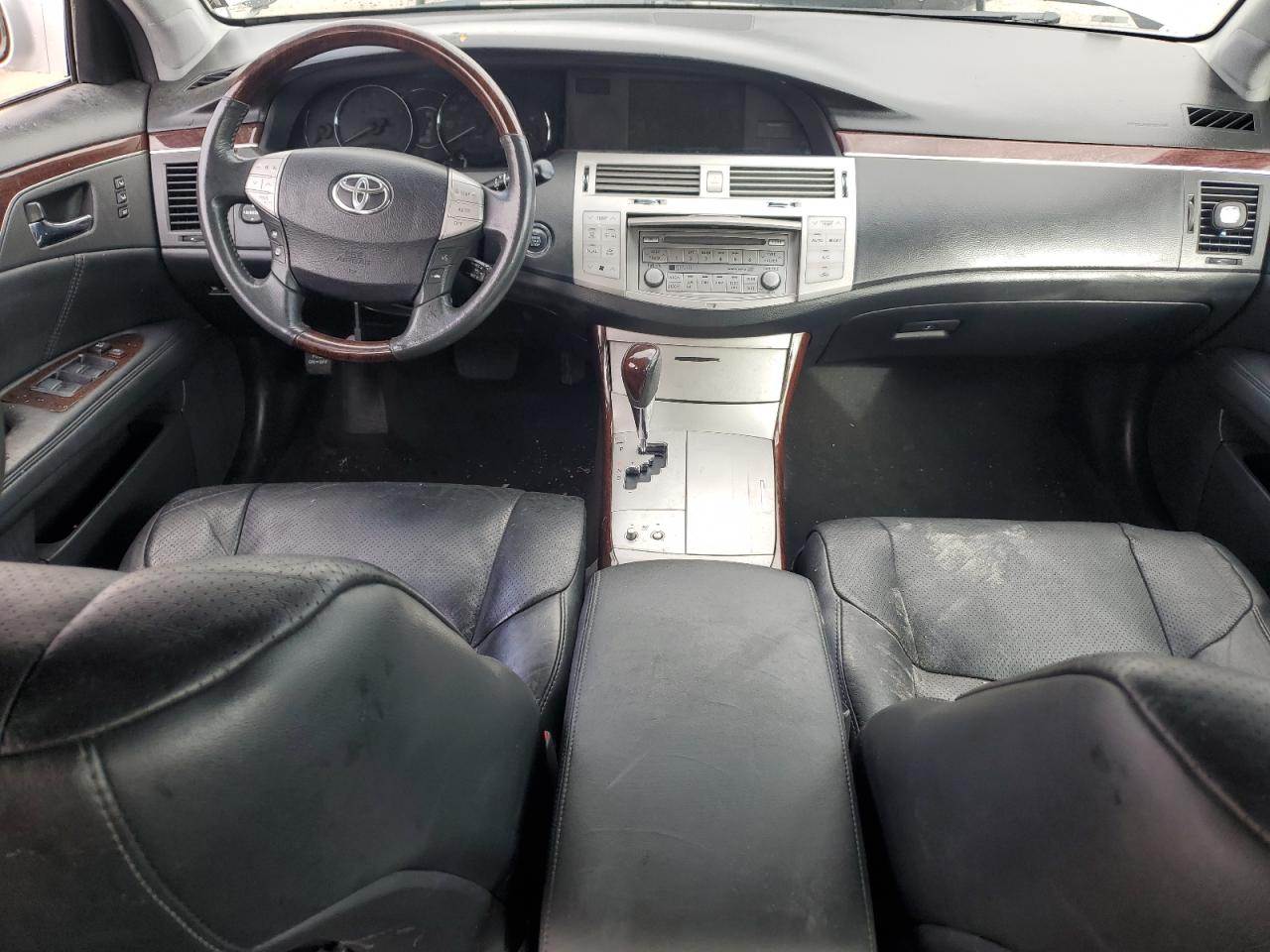 2010 Toyota Avalon - Image 8