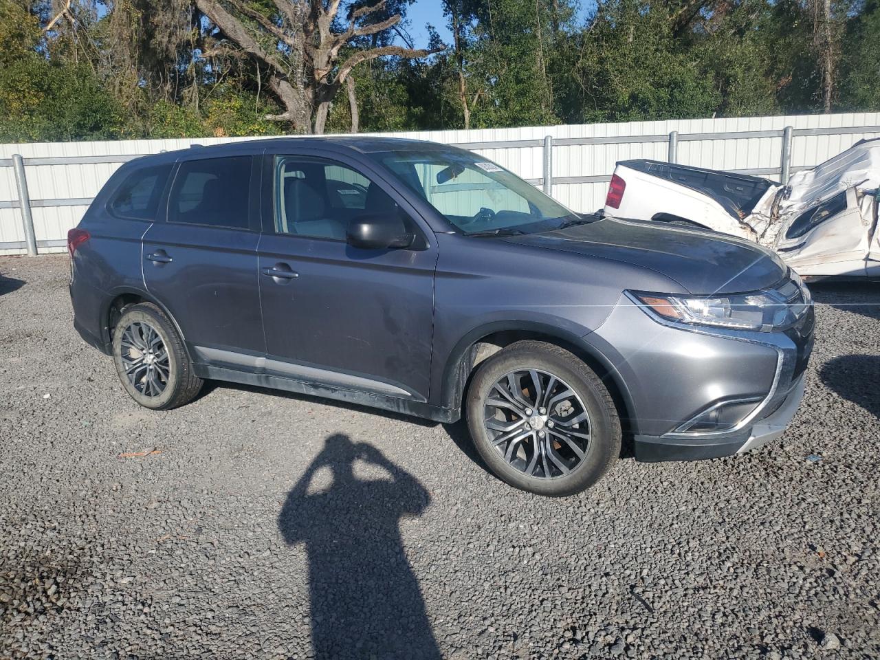 2018 Mitsubishi Outlander - Image 4