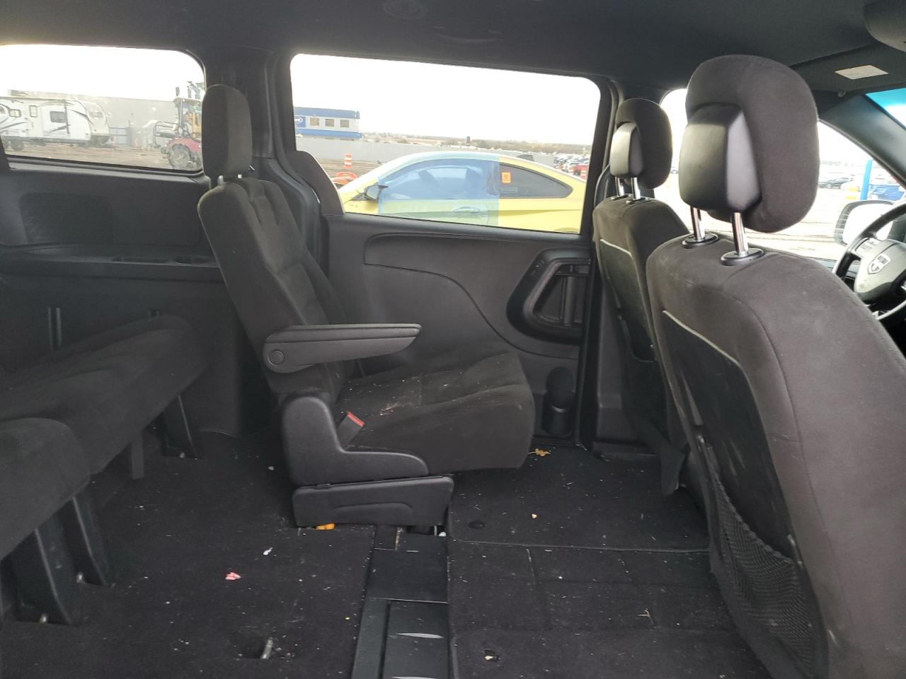 2017 Dodge Caravan - Image 11