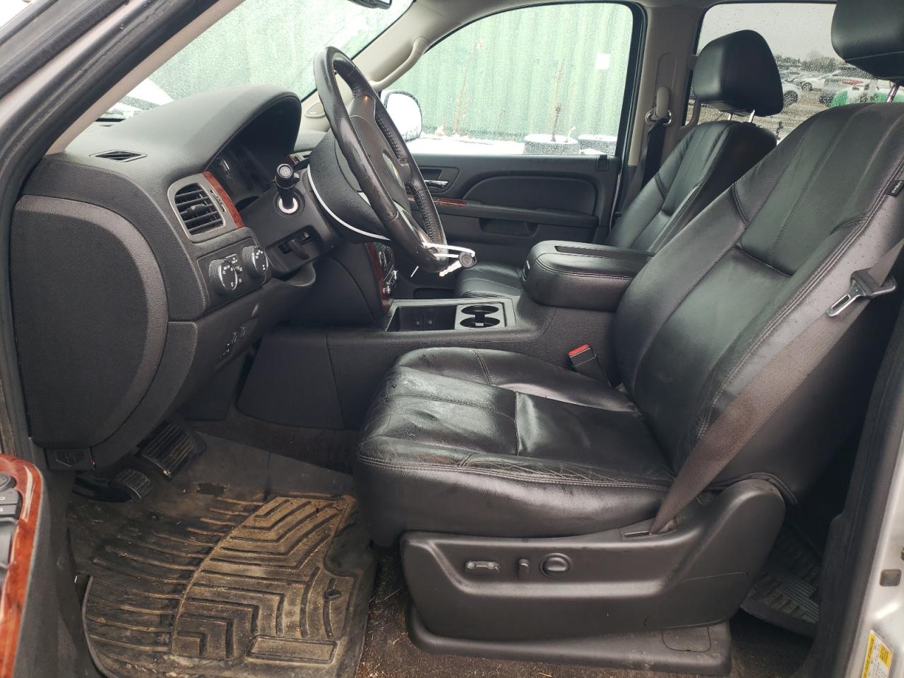 2012 Chevrolet Suburban - Image 7