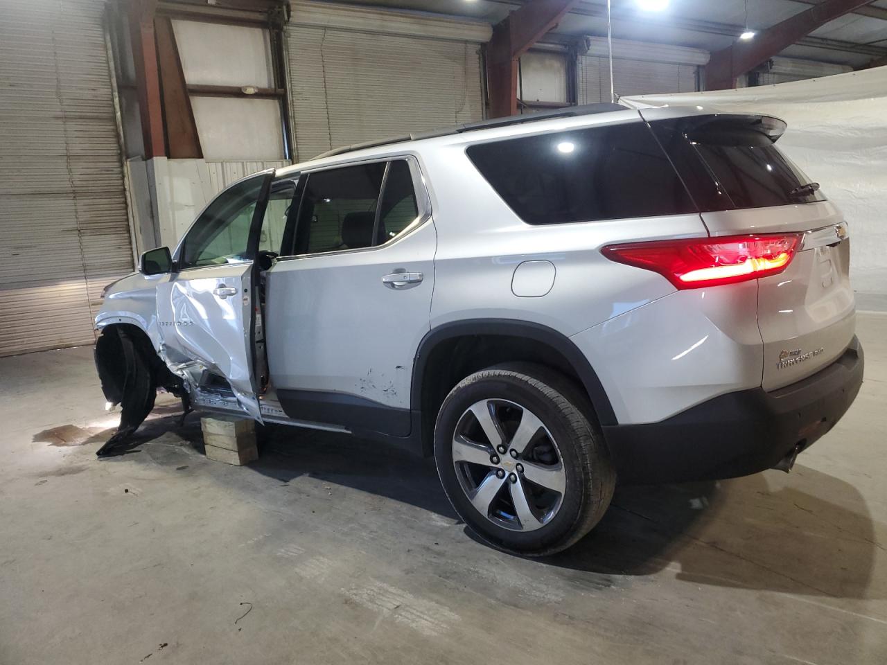 2021 Chevrolet Traverse - Image 2