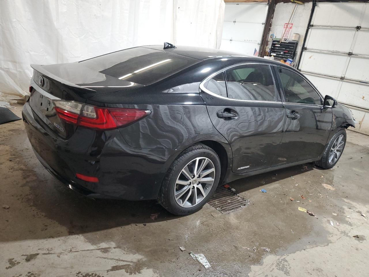 2017 Lexus ES - Image 3