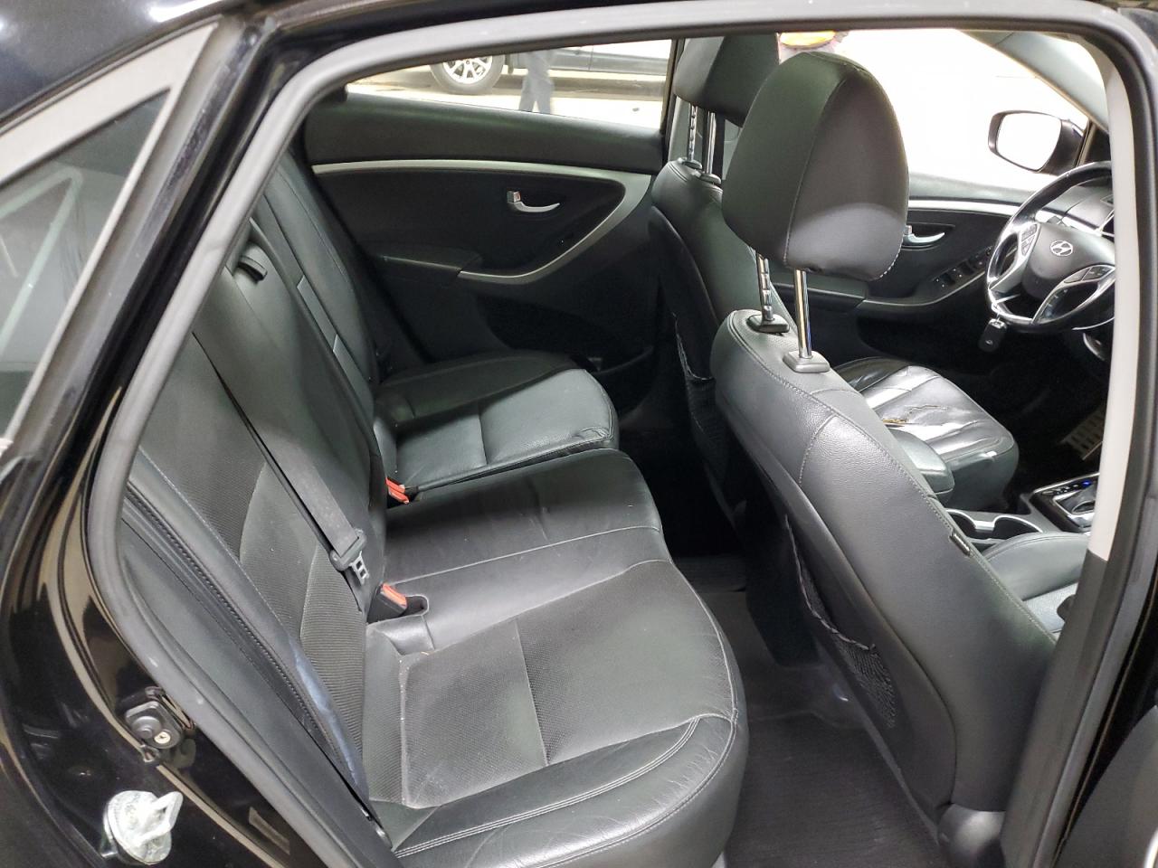 2013 Hyundai Elantra - Image 10