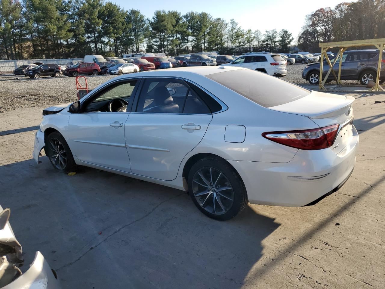 VIN 4T1BF1FK6GU144687 2016 TOYOTA CAMRY no.2