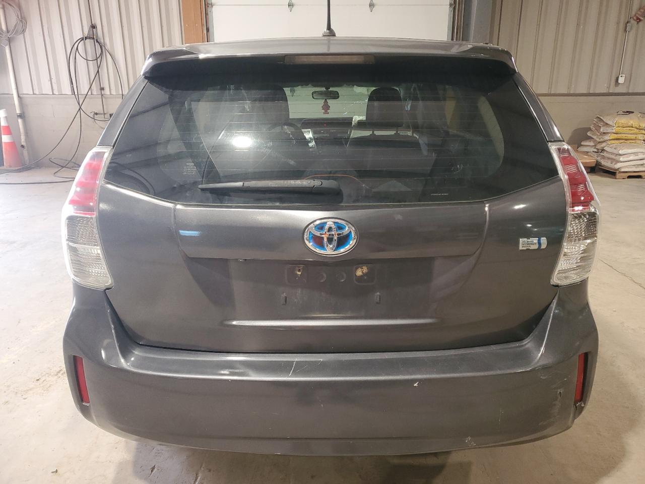 2015 Toyota Prius - Image 6
