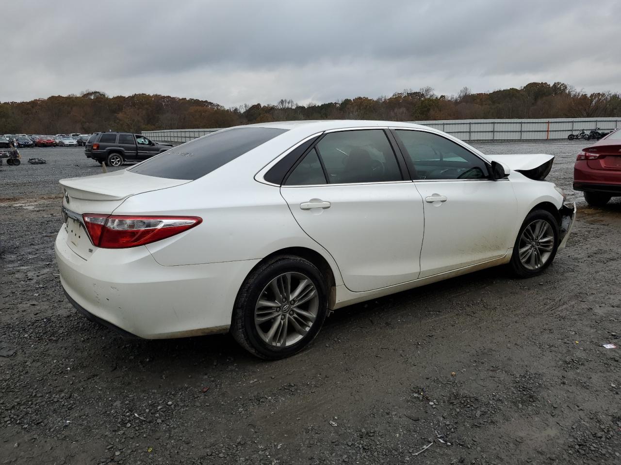 VIN 4T1BF1FK9GU260627 2016 TOYOTA CAMRY no.3