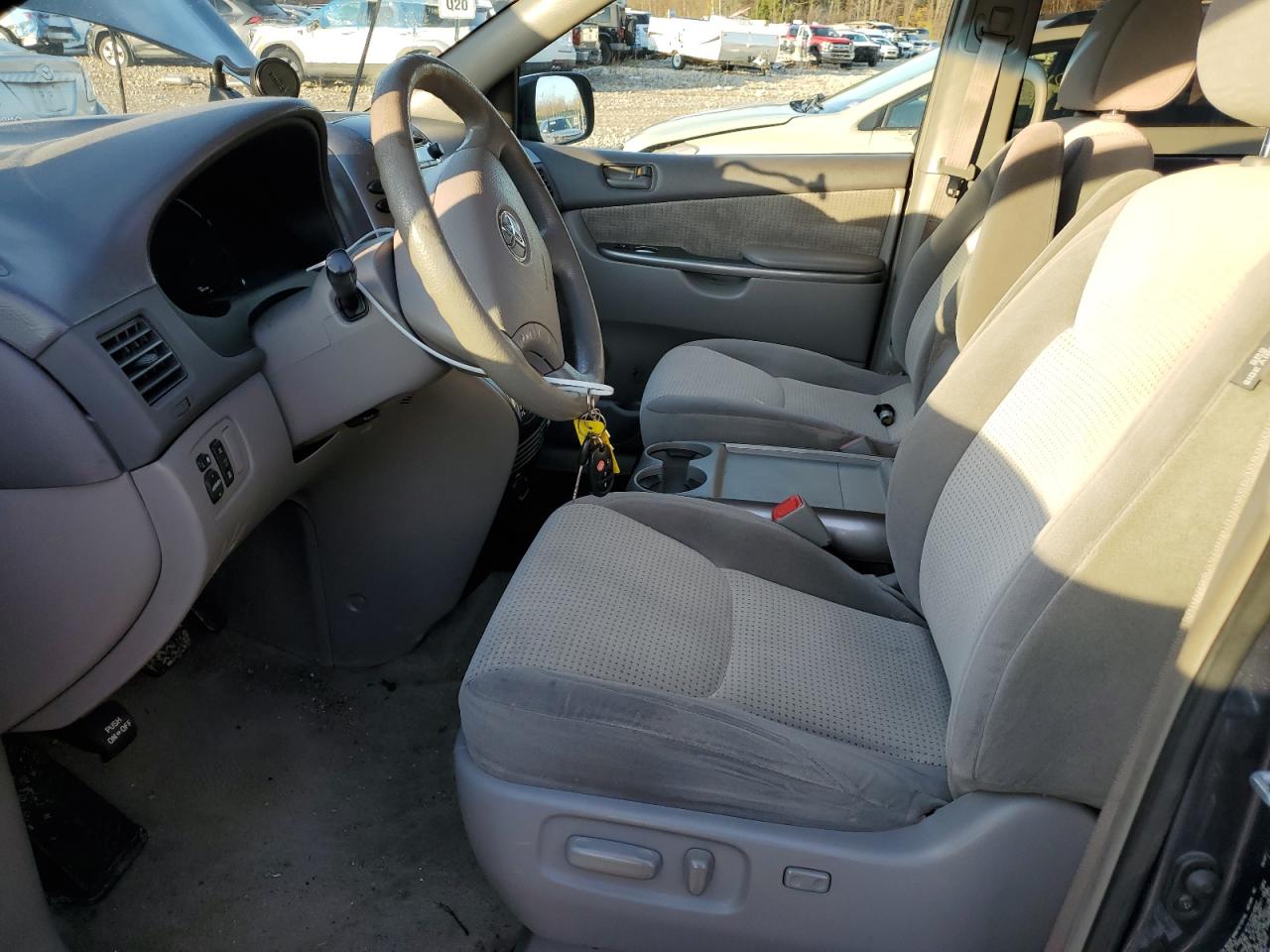 2007 Toyota Sienna - Image 7