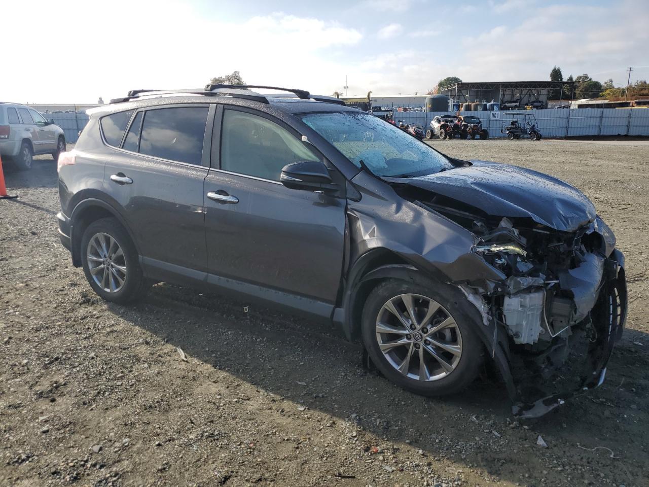 VIN JTMDFREV5HJ715015 2017 TOYOTA RAV4 no.4