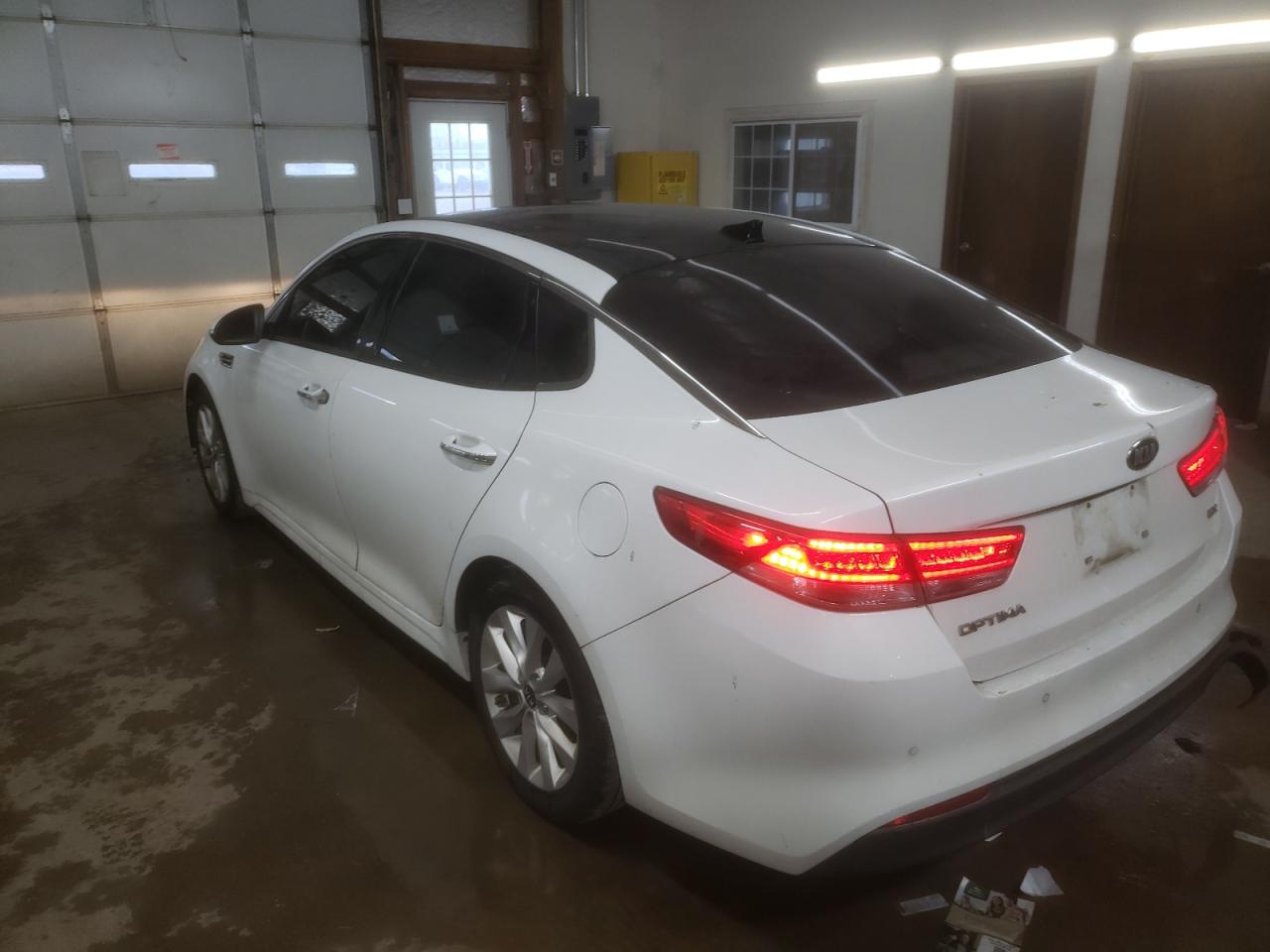 VIN 5XXGU4L3XGG012147 2016 KIA OPTIMA no.2