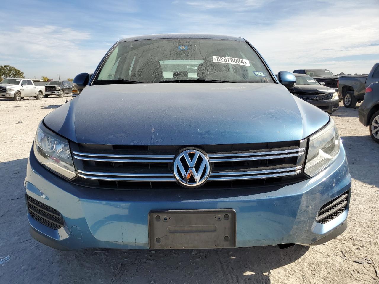 2017 Volkswagen Tiguan - Image 5