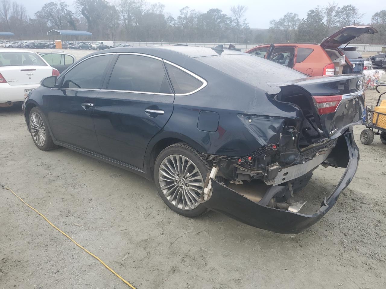 2017 Toyota Avalon - Image 2