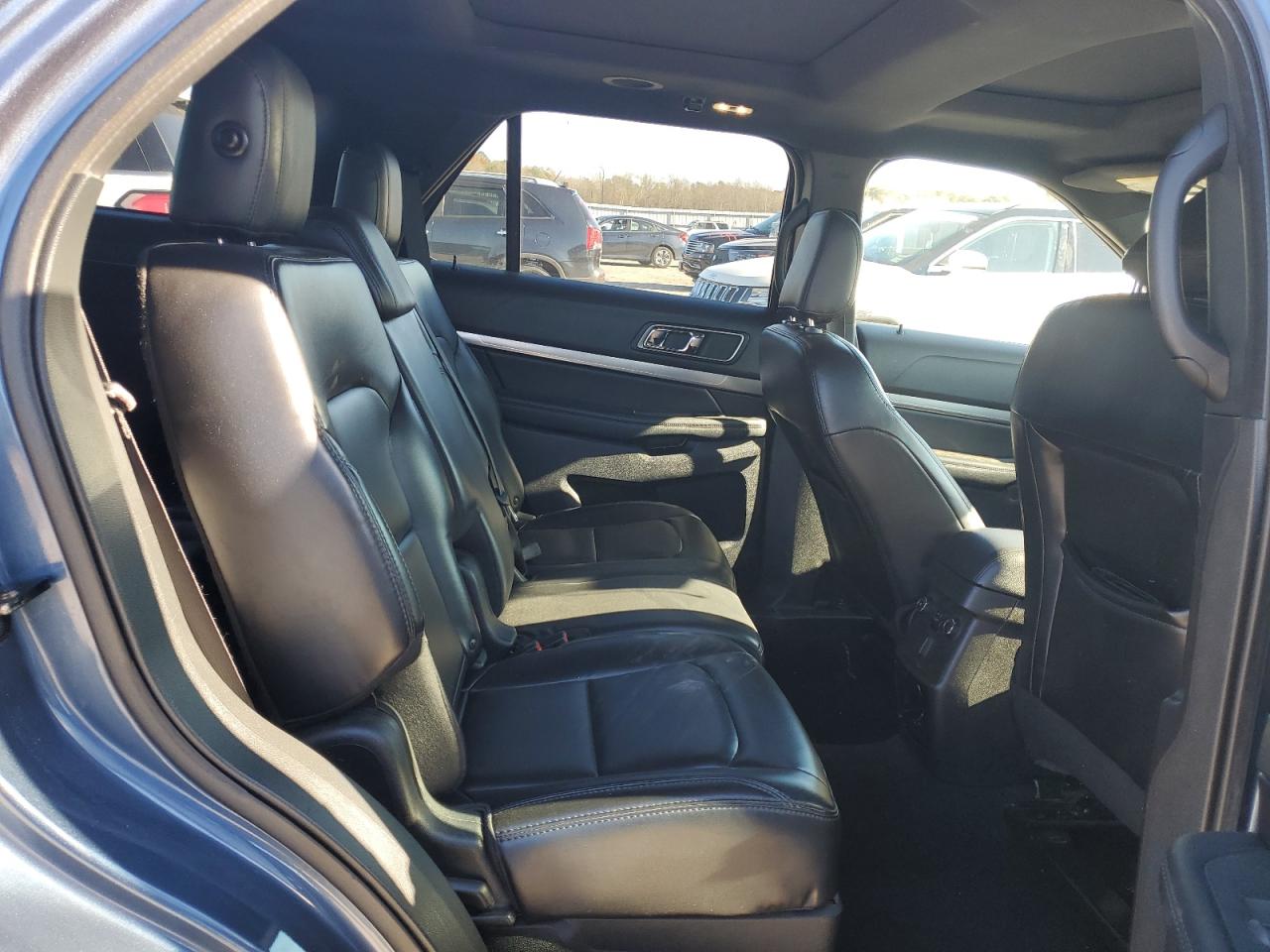 2019 Ford Explorer - Image 12
