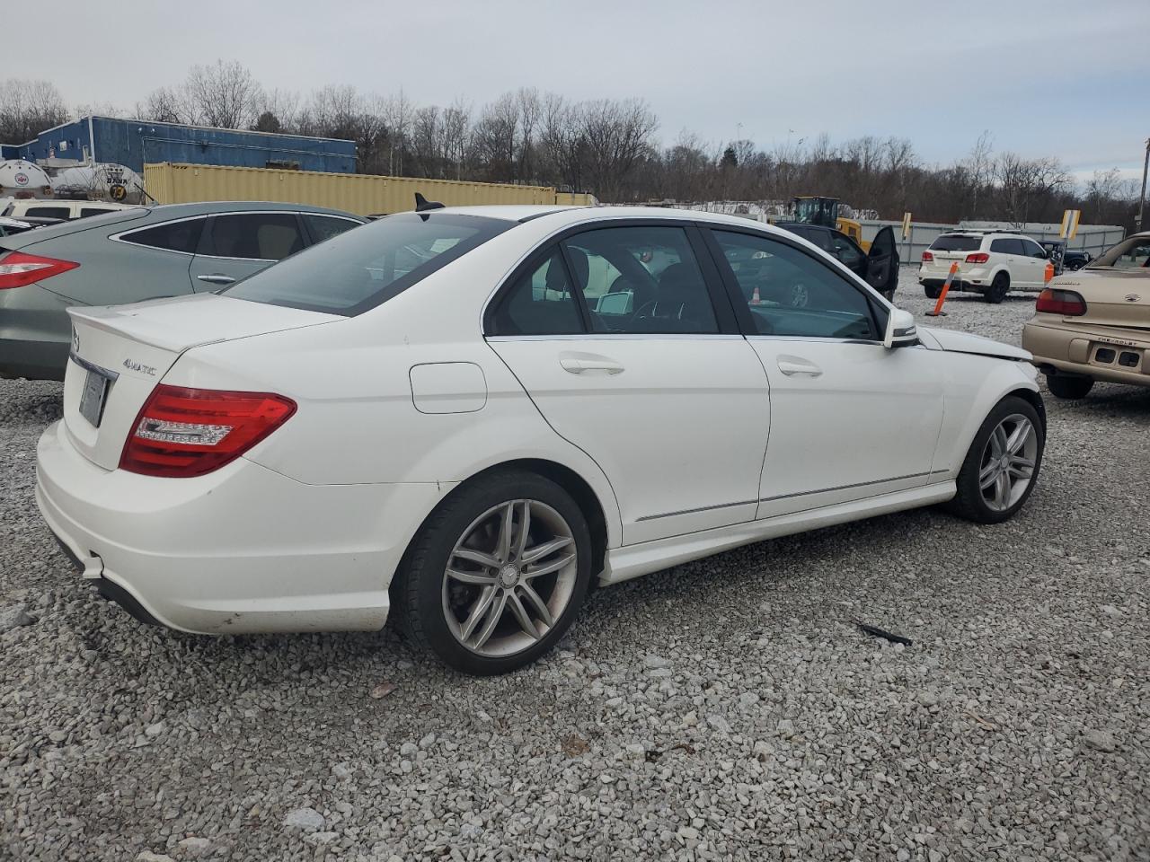 VIN WDDGF8AB3DA801748 2013 MERCEDES-BENZ C-CLASS no.3