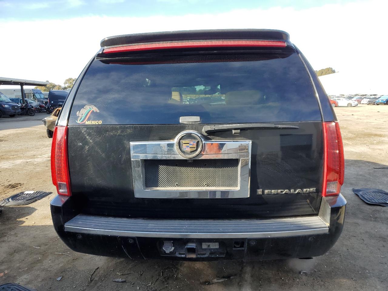 2008 Cadillac Escalade Luxury VIN: 1GYFK63868R132951 Lot: 81187554