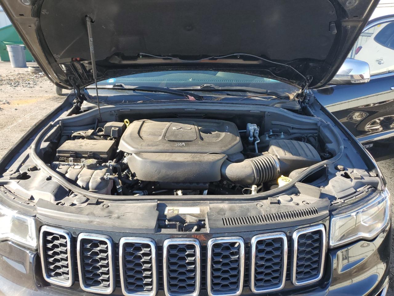 2018 Jeep Grand Cherokee - Image 12