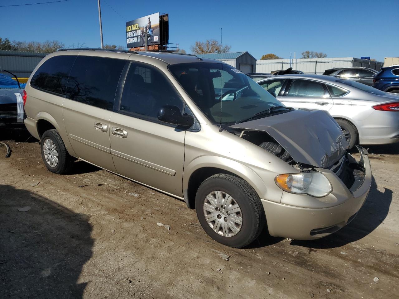 2006 Chrysler Town & Country - Image 4