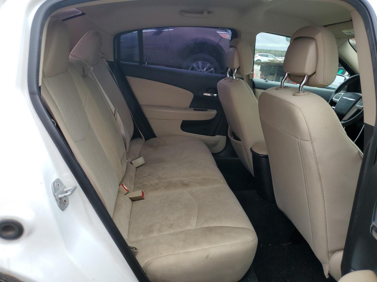2013 Chrysler 200 - Image 12