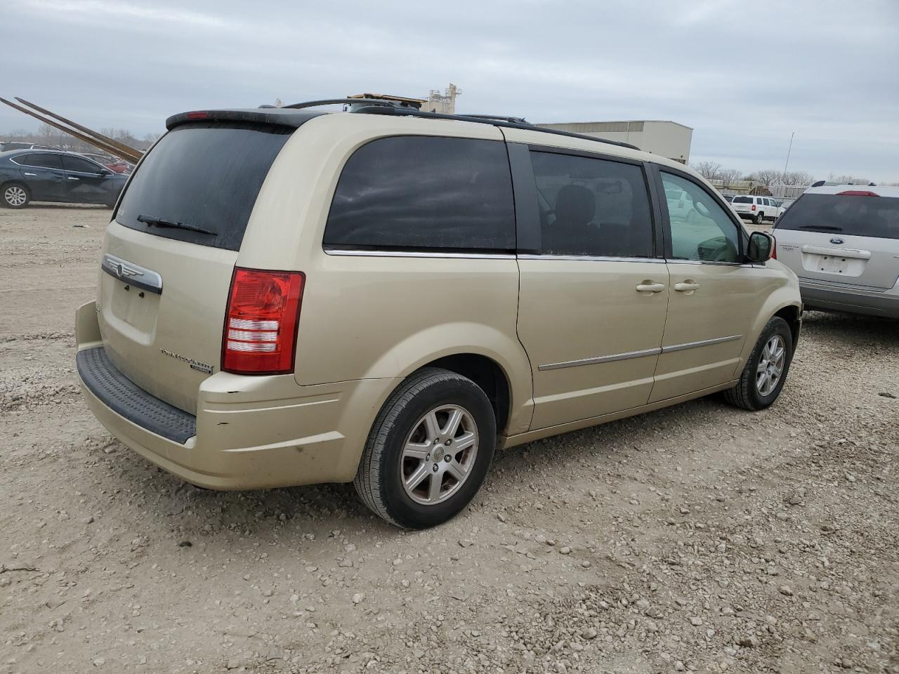 2010 Chrysler Town & Country - Image 3