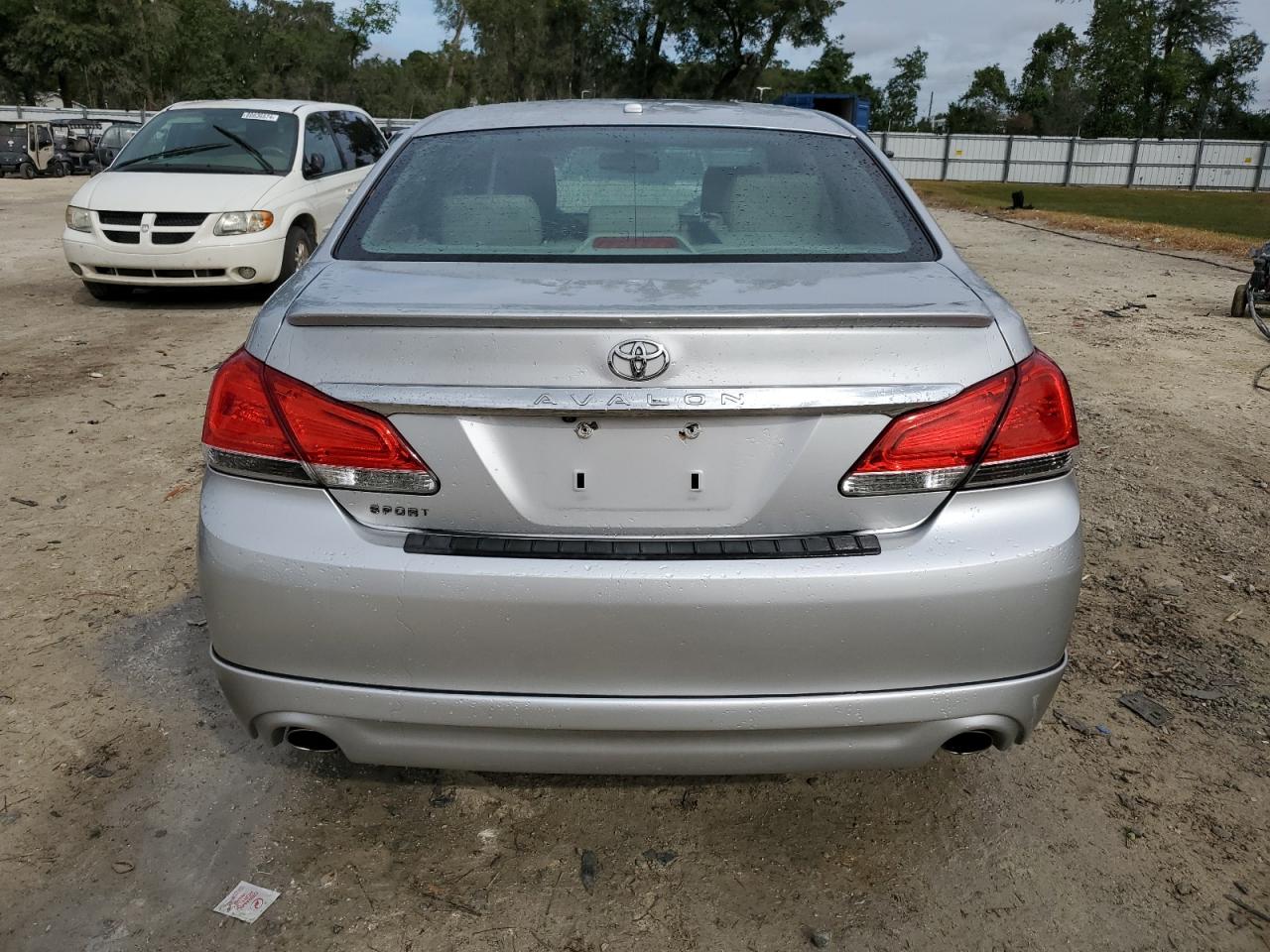 2011 Toyota Avalon - Image 6