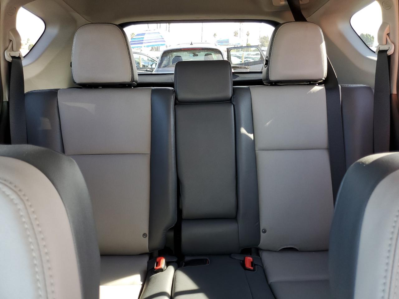 2015 Toyota RAV 4 - Image 10