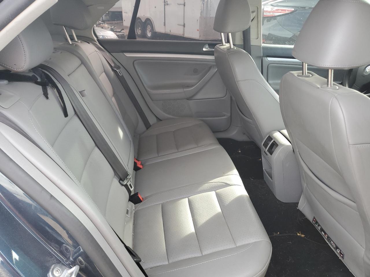 2007 Volkswagen Jetta 2.5 Option Package 1 VIN: 3VWSF71K87M103977 Lot: 81782094