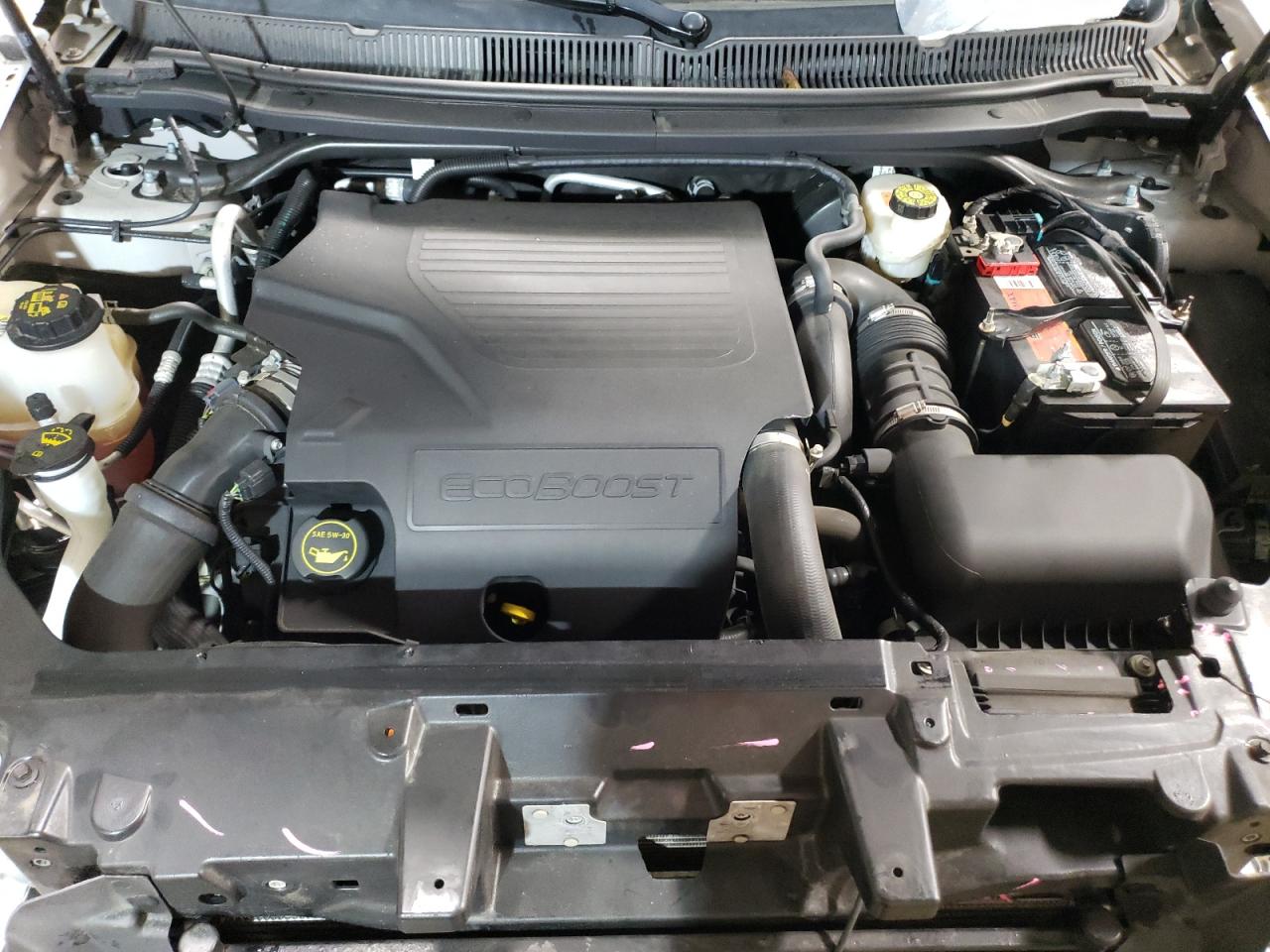 2019 Lincoln MKT - Image 11