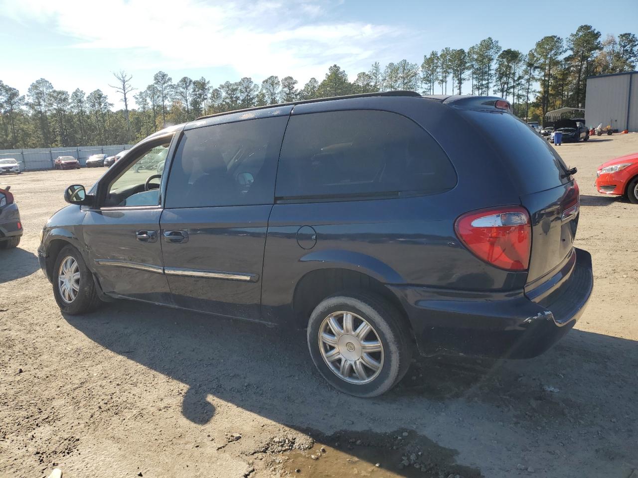 2006 Chrysler Town & Country - Image 2