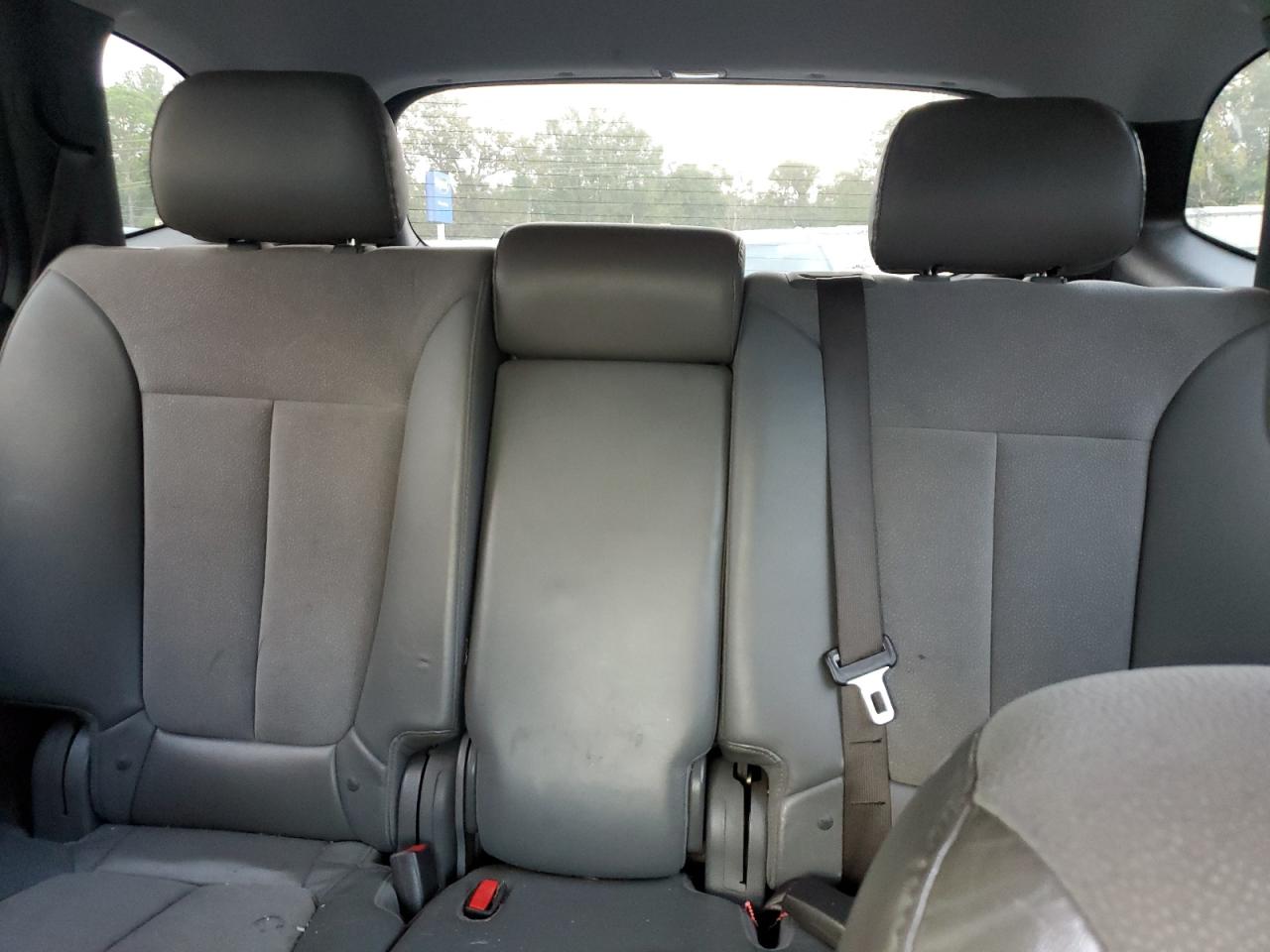 2012 Hyundai Santa Fe - Image 10