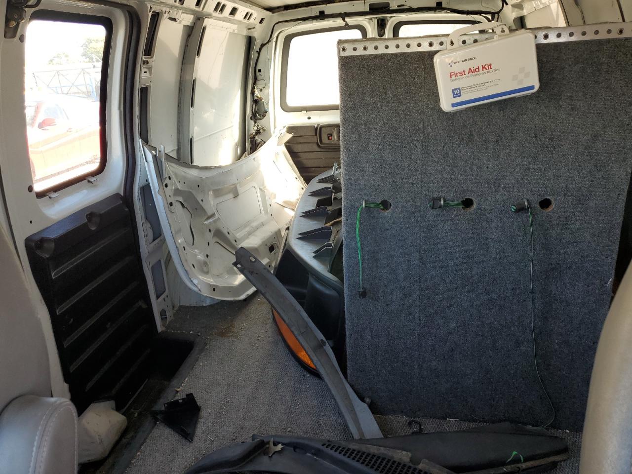 2013 Chevrolet Express - Image 10
