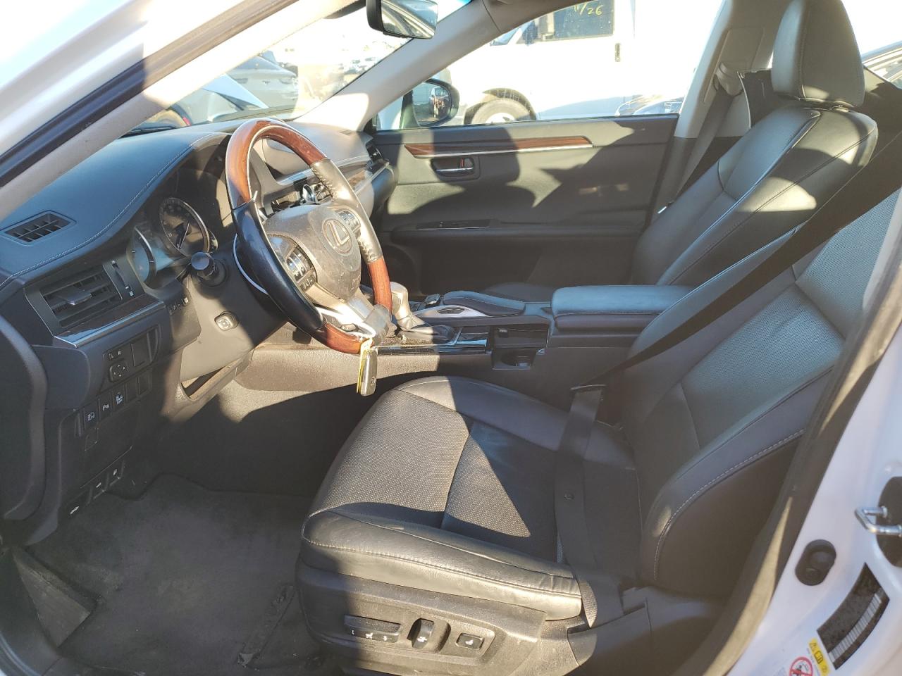 2017 Lexus ES - Image 7