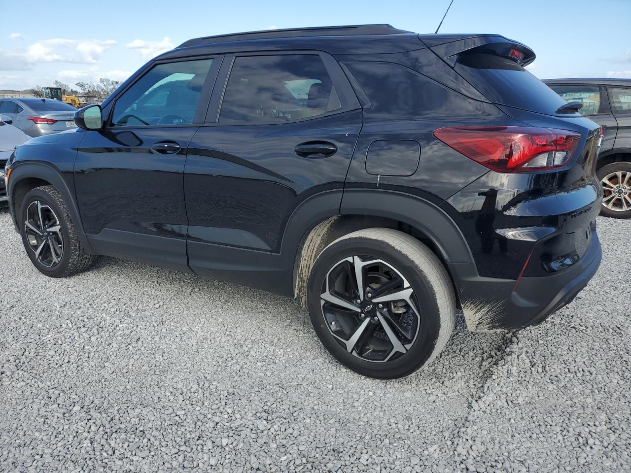 2022 Chevrolet TrailBlazer - Image 2