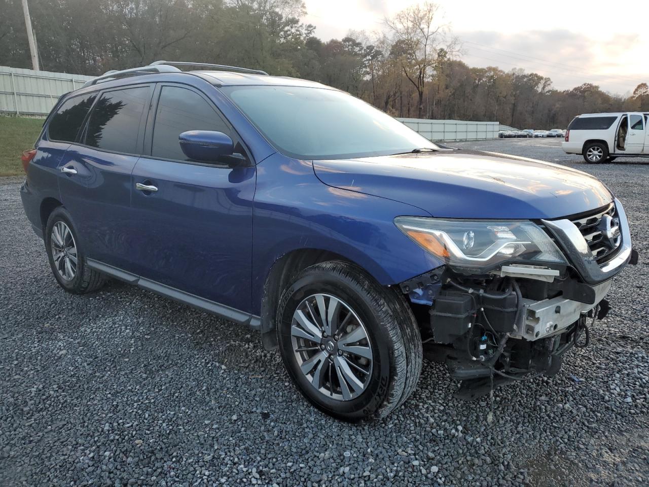 2018 Nissan Pathfinder - Image 4